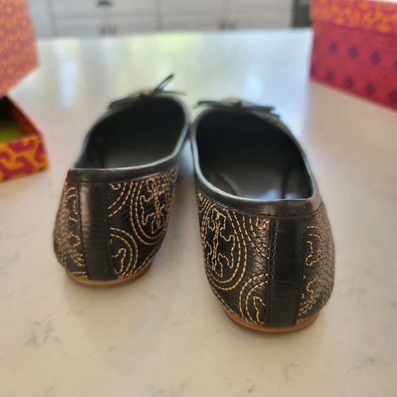 Tory Burch Chelsea Flats - Picture 3 of 8